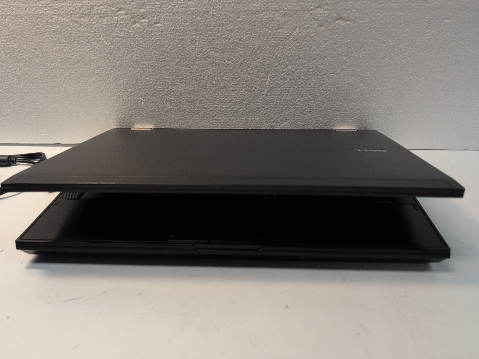  Dell Latitude E6400 14" Laptop C2D P8400/4GB/160GB HDD/WIN XP/Working Battery -