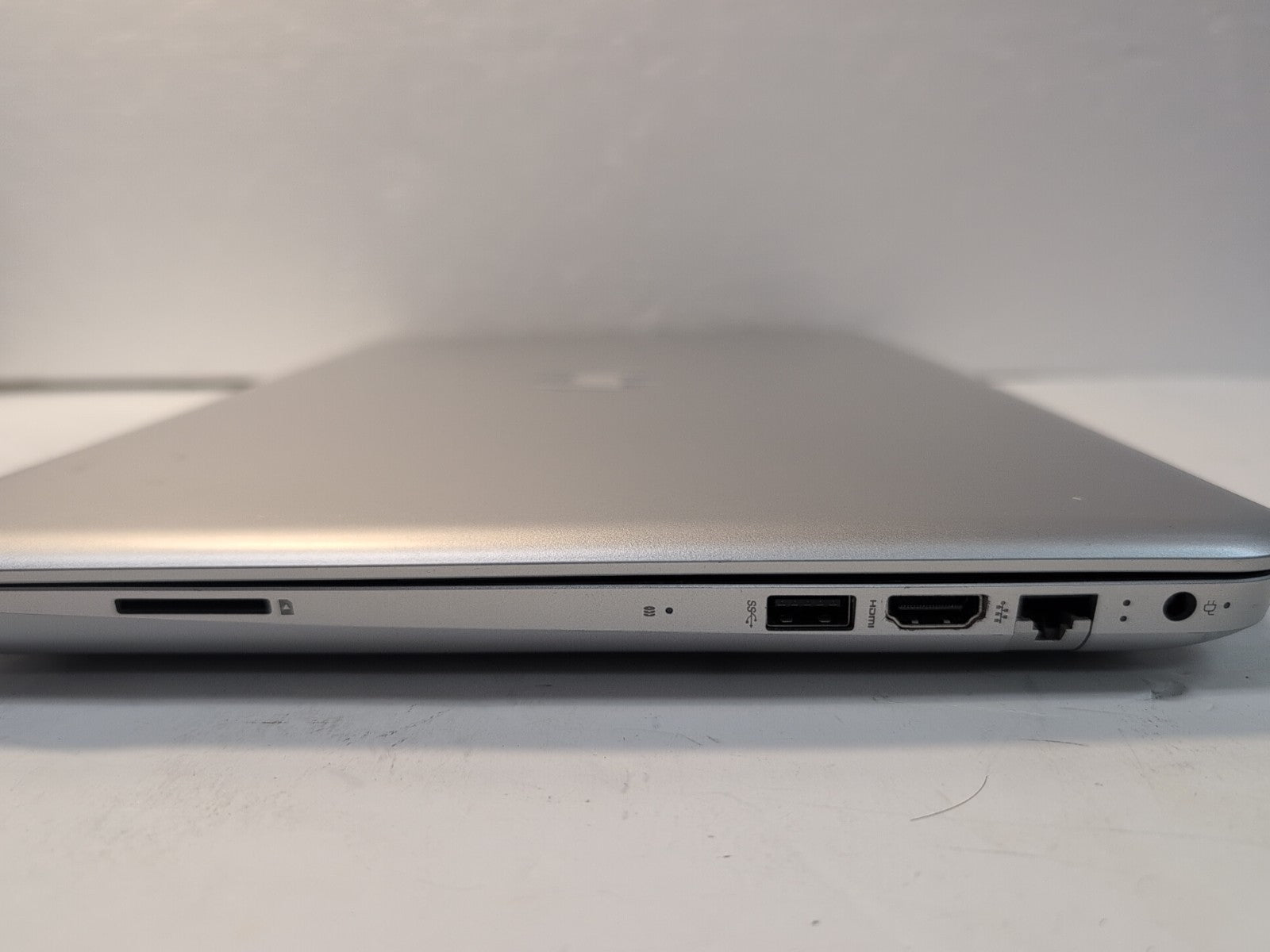 🔥(AS IS, READ) HP Pavilion 15-au043ca i7 Laptop 15.6"/ i7-6500U/NO RAM/NO SSD -