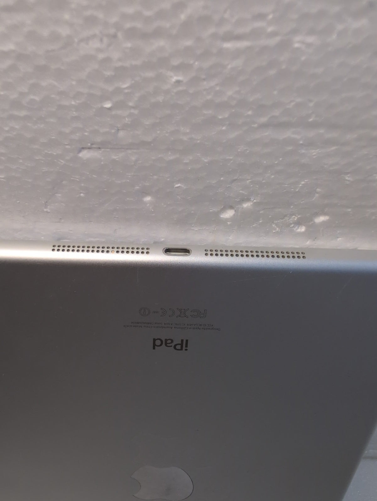 🎸 Apple iPad Air 1st Gen A1474 16GB Wi-Fi 9.7in Silver/White Tablet Used