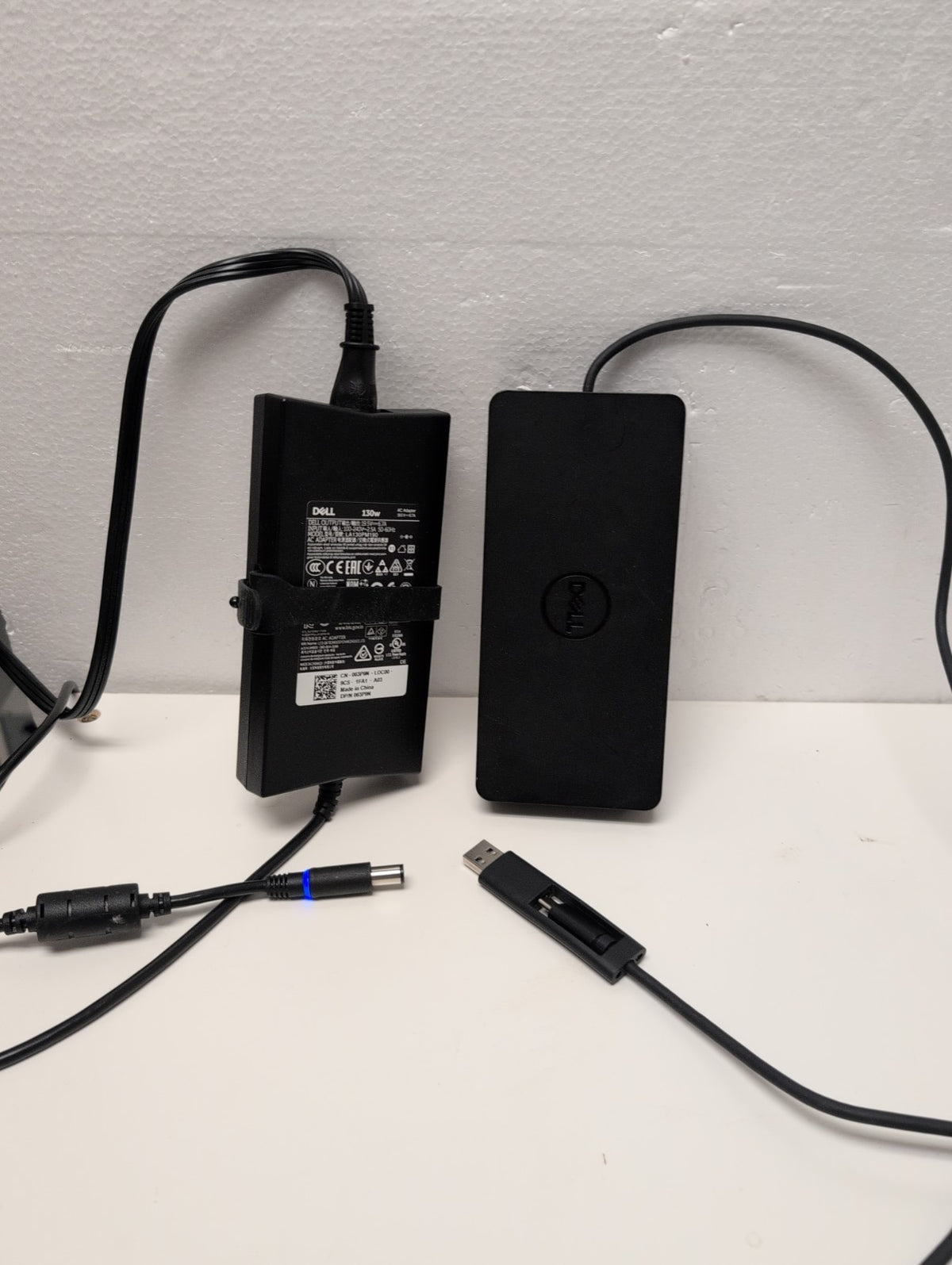 🔥 4x Dell D6000 Docking Station USB 3.0 TYPE-C 4K w/ 130W Dell Adapter Tested -