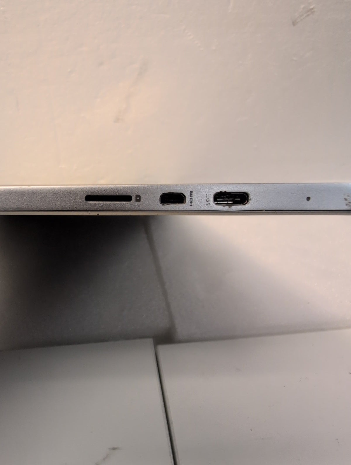 🎸 HP Pavilion x2 12-b017ca 128GB Detachable Laptop Tablet - For Parts