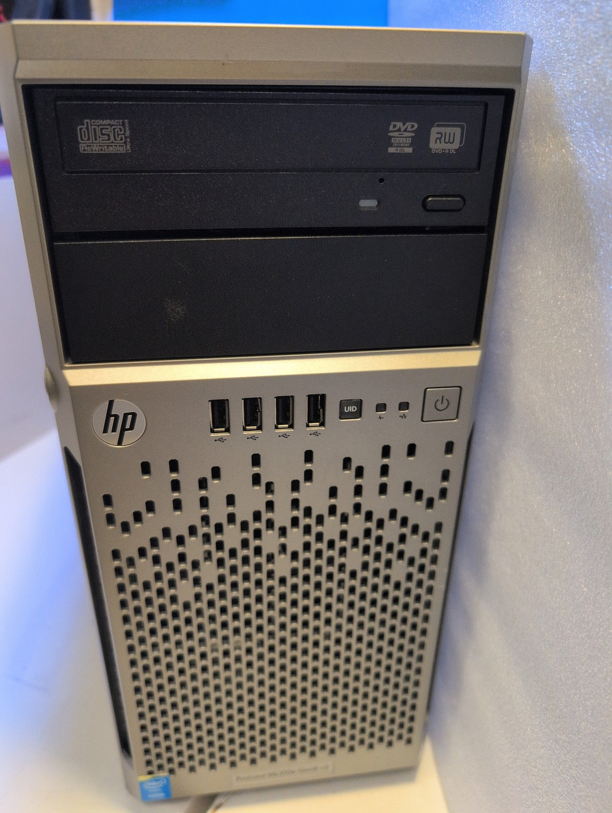 🎸 HP ProLiant ML310e Gen8 v2 Tower Server 783312-S01 Xeon E3-1220v3 16GB NO HDD