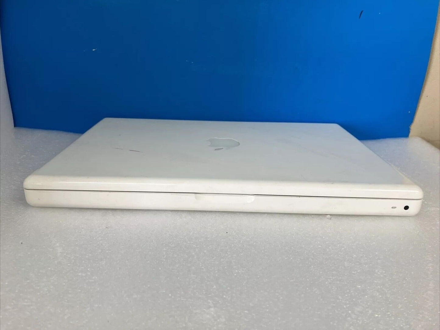 ~ Apple MacBook 13" Laptop 2008 A1181 Intel C2D CPU / 2GB / 160GB HDD (Read) ~