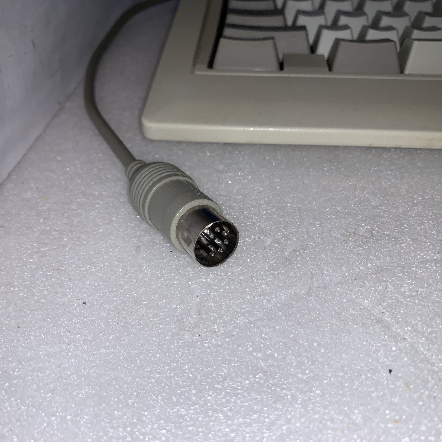 FUJITSU 5-pin KEYBOARD MODEL FKB4700 SERIES P/N: N860-4720-T601 Fully Tested