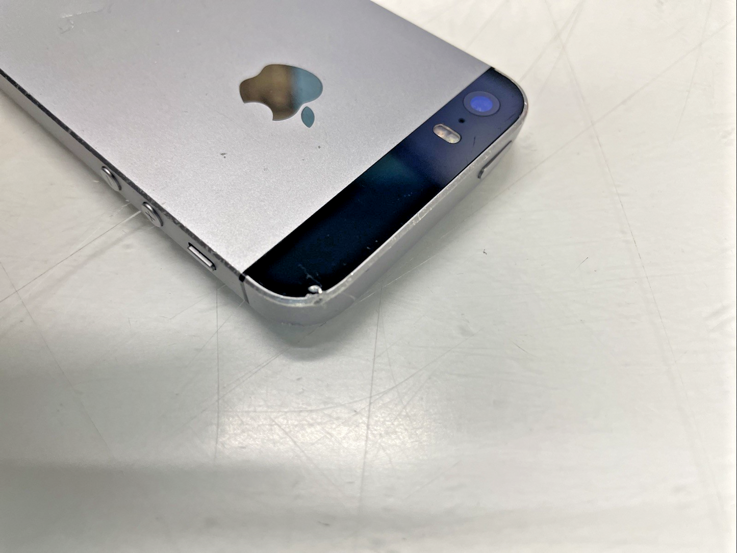🔥Unlocked Iphone SE 32G Scratched Screen Bent Corner 83% BAT Carrier:Telus +
