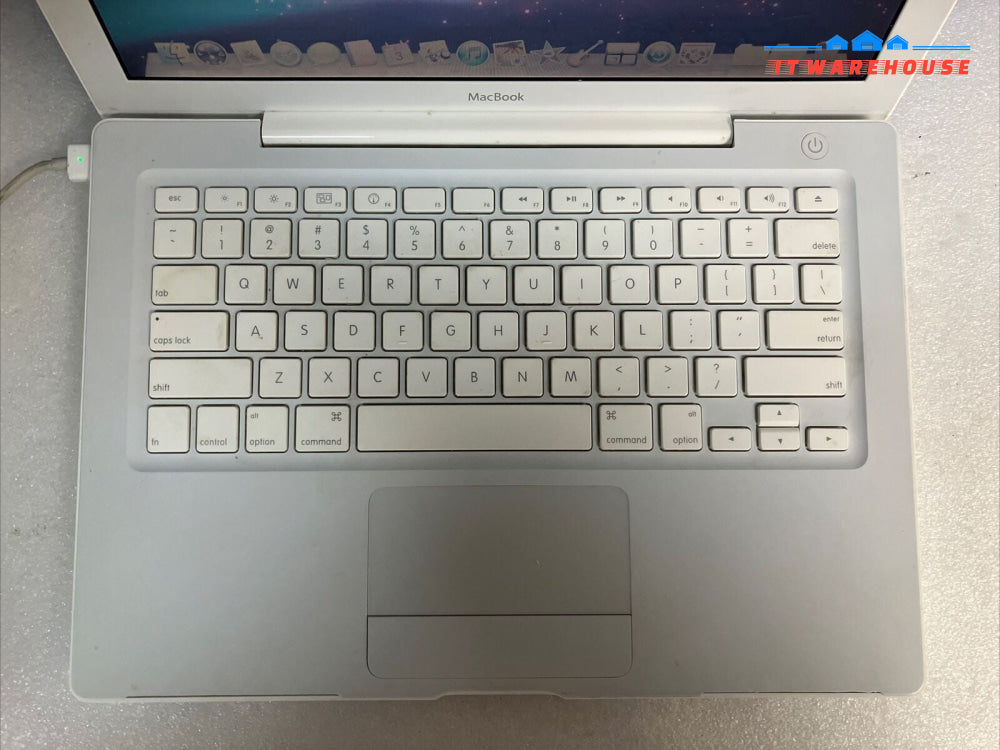 Apple 13" A1181 Late 2007 MacBook C2D CPU / 1GB RAM / 120GB HDD / No Battery ~