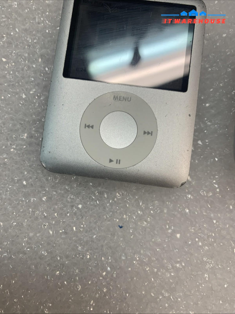 Apple iPod Nano 3rd Generation 8GB player working