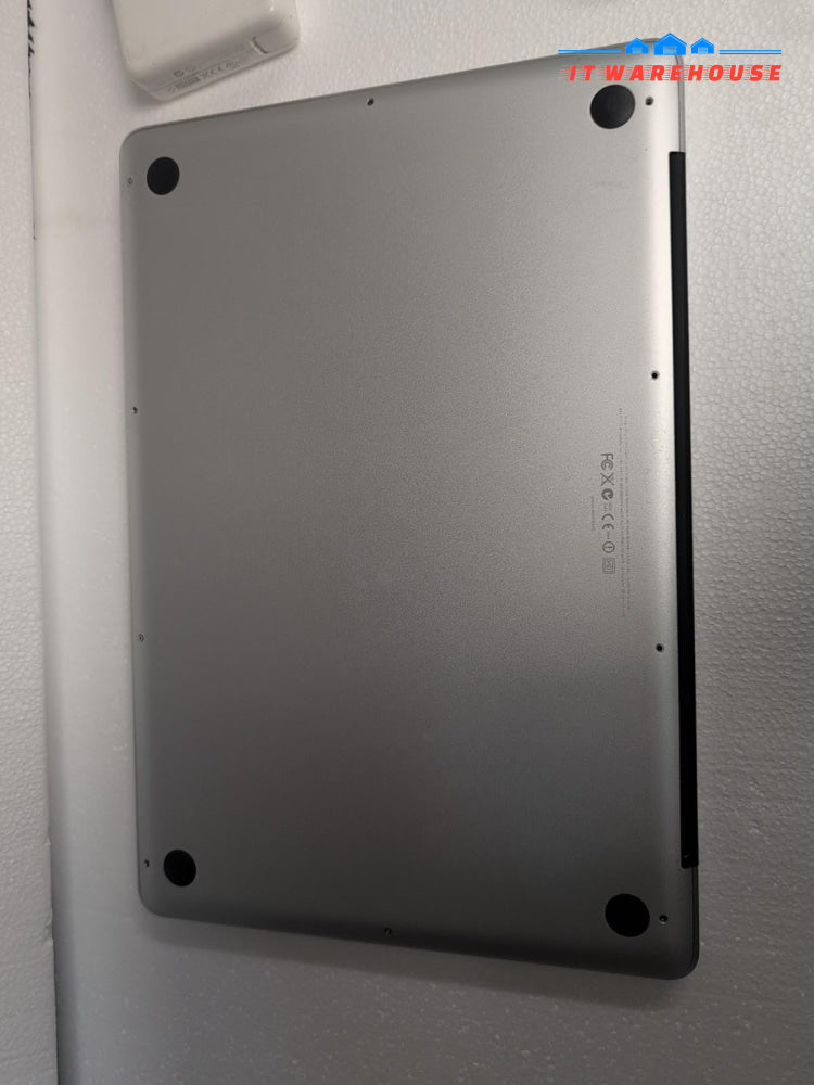 Apple Macbook Pro 15" A1286 Mid 2010/ i7 - 2.66GHz/4GB /128GB SSD (READ,AS IS) -