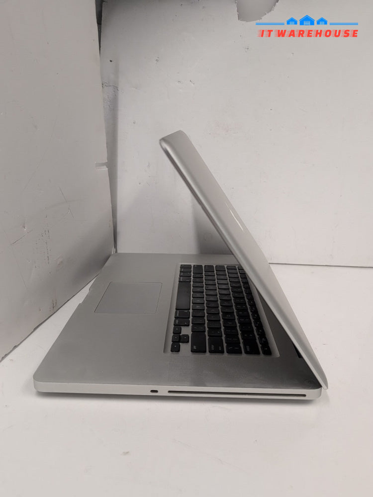 (AS IS) Apple MacBook Pro 2010 17" A1297 ( NO POWER,NO HDD )  -