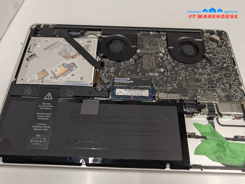 (AS IS) Apple MacBook Pro 2010 17" A1297 ( NO POWER,NO HDD )  -