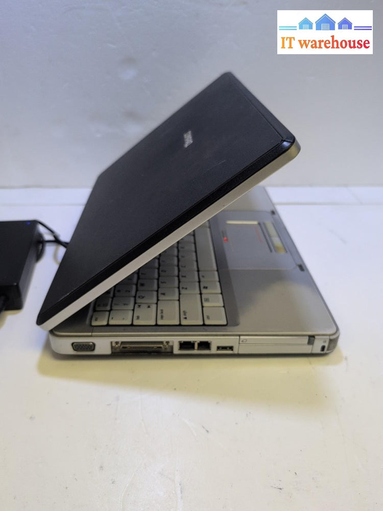 Compaq Predation V2000 14" Laptop Intel T2300 CPU /504MB /120GB /Windows XP  -