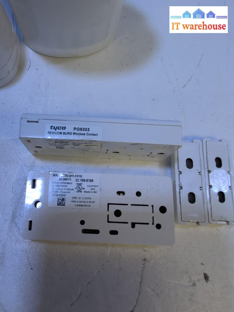 DSC PowerG Security Kit: PG9914 Motion+ADC-W110 Smart Plug +2x PG9303 Contact -