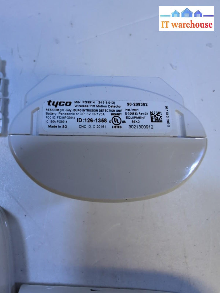 DSC PowerG Security Kit: PG9914 Motion+ADC-W110 Smart Plug +PG9935 +4x PG9303 -