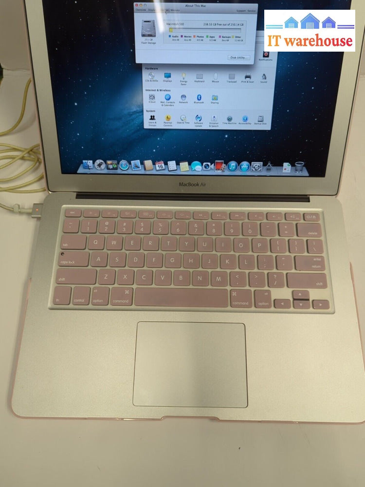 (FOR PARTS)  Apple MacBook Air A1466 13.3" Intel i5 1.8GHz/4GB DDR3/OS 10.8-