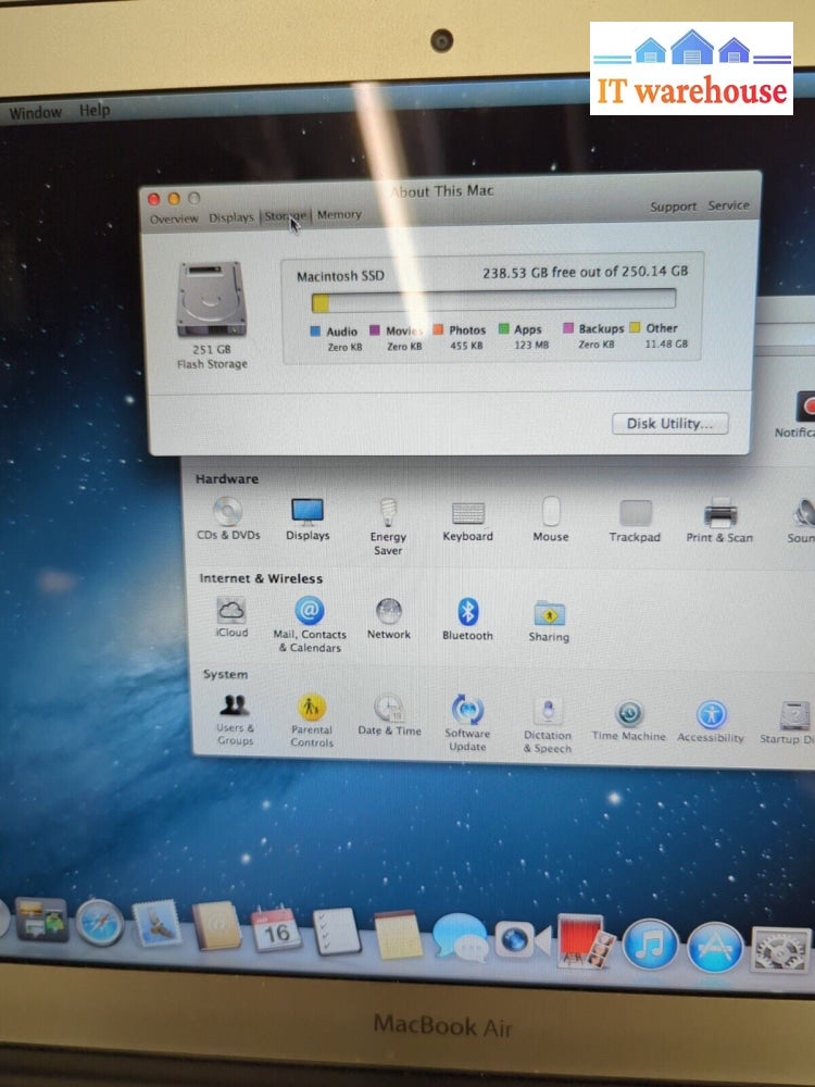 (FOR PARTS)  Apple MacBook Air A1466 13.3" Intel i5 1.8GHz/4GB DDR3/OS 10.8-