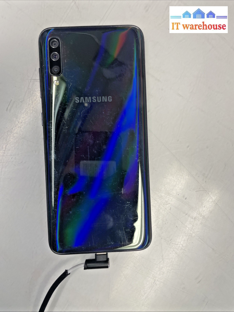 Galaxy A70 128GB with small crack   (Unlocked)  Tested  +