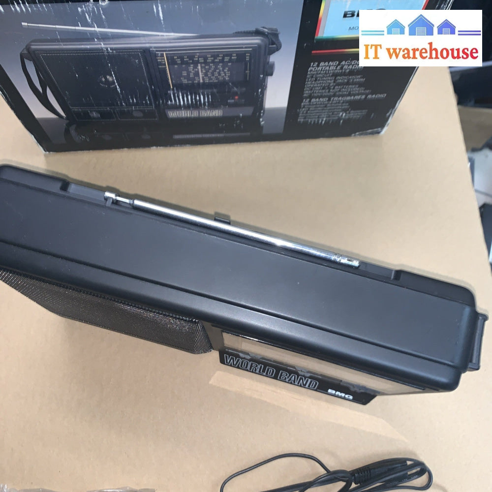 Grade A - World Band BMG RS-1996 Radio