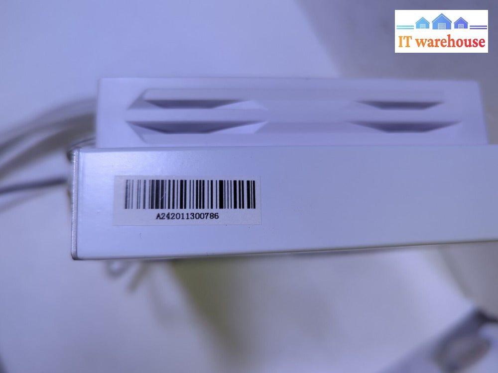 - Lian Li Galahad Aio 240 Rgb White Cpu Liquid Cooler (Missing Parts Read)