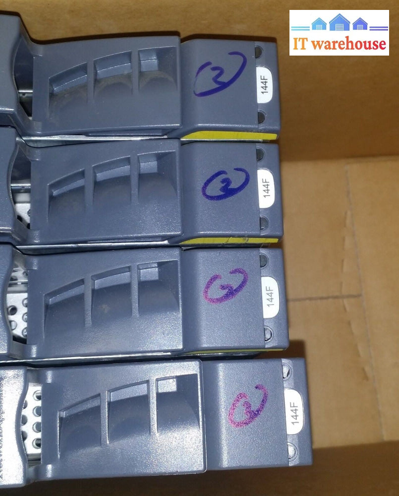 Lot of 4 Seagate 146GB 10K 9V2004-038 FW: NA08 ST3146807FC w/ Tray 108-00057 @@@