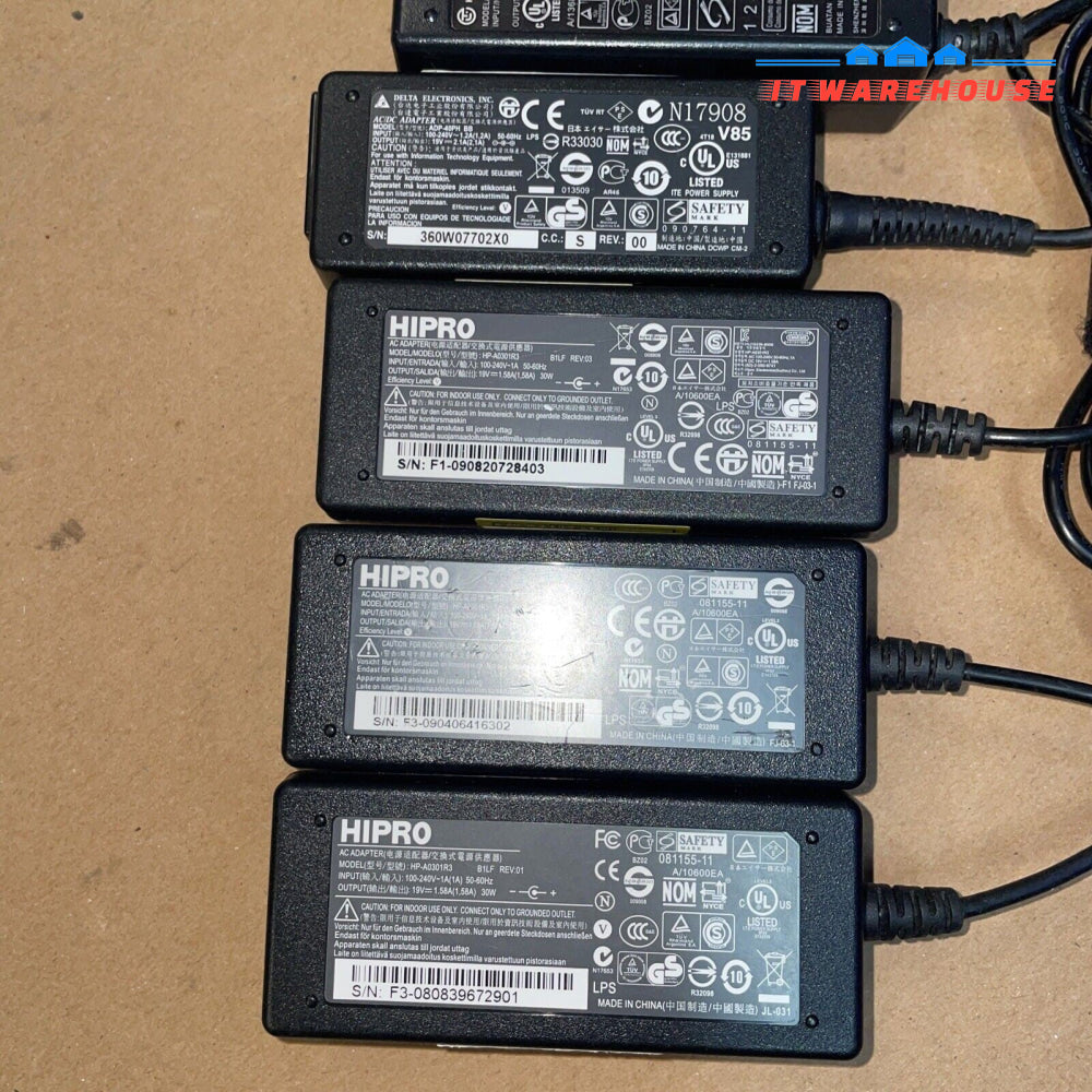 Lot of 8 Laptop HP-A0301R3  and compatible Ac Adapter (19V, 1.58A)