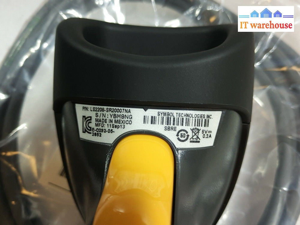 NEW  Symbol LS2208 LS2208-SR20007NA Barcode Scanner W/ USB CABLE