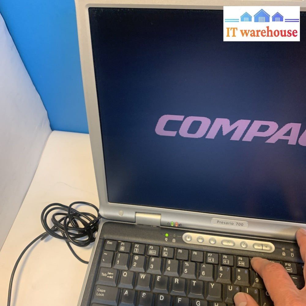 Nice -Compaq Presario 700 Laptop AMD Duron 900MHZ 64MB RAM (NO hard drive/caddy)