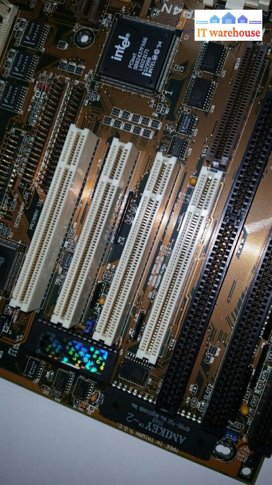 P/I-P55TP4N REV 1.0 Socket 7 motherboard +2 x 8MB RAM+ CPU