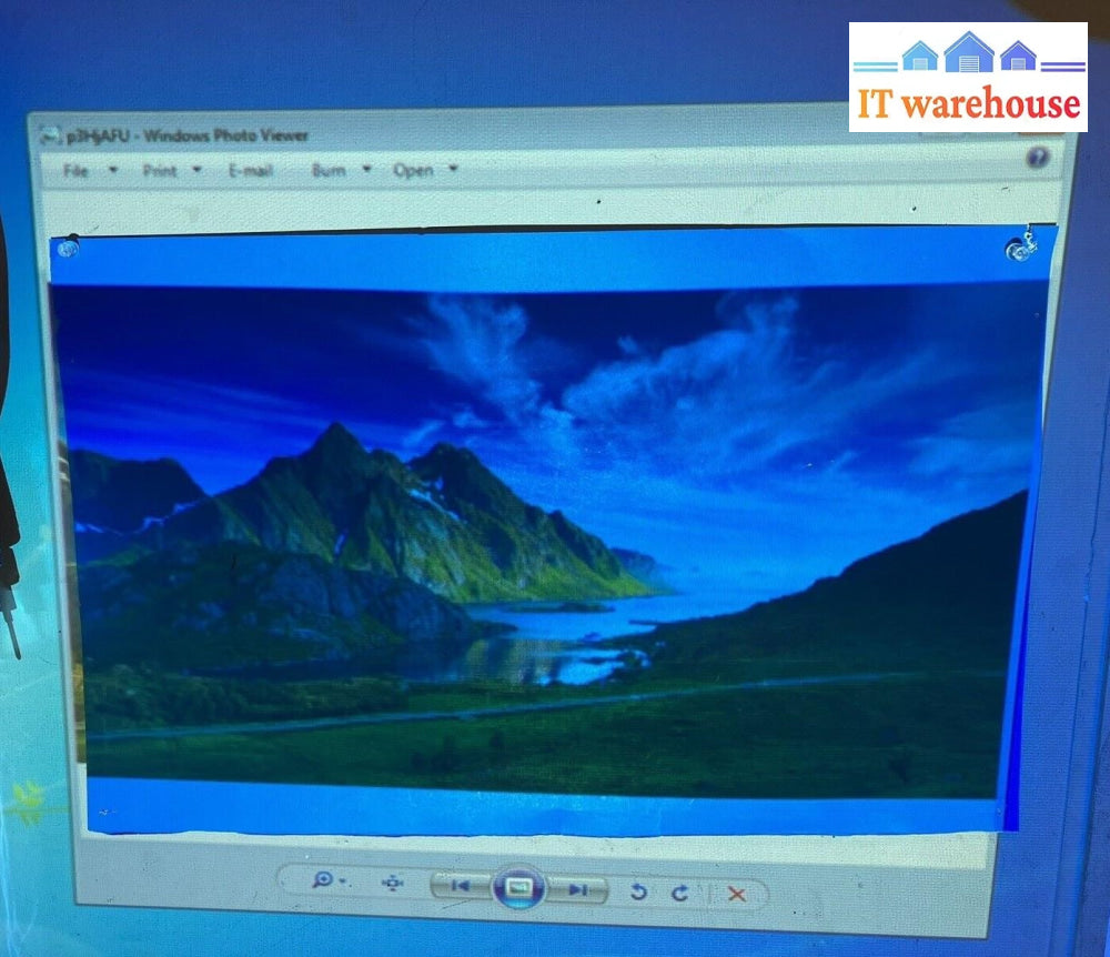 ~ Panasonic PT-LB10U Projector 220 Watts 2,000 Lumens *Tested/Working*