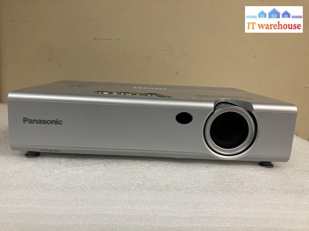 ~ Panasonic PT-LB10U Projector 220 Watts 2,000 Lumens *Tested/Working*