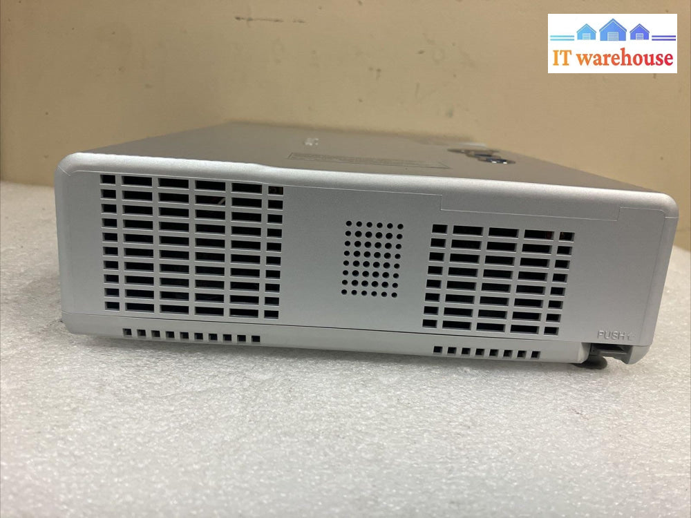 ~ Panasonic PT-LB10U Projector 220 Watts 2,000 Lumens *Tested/Working*