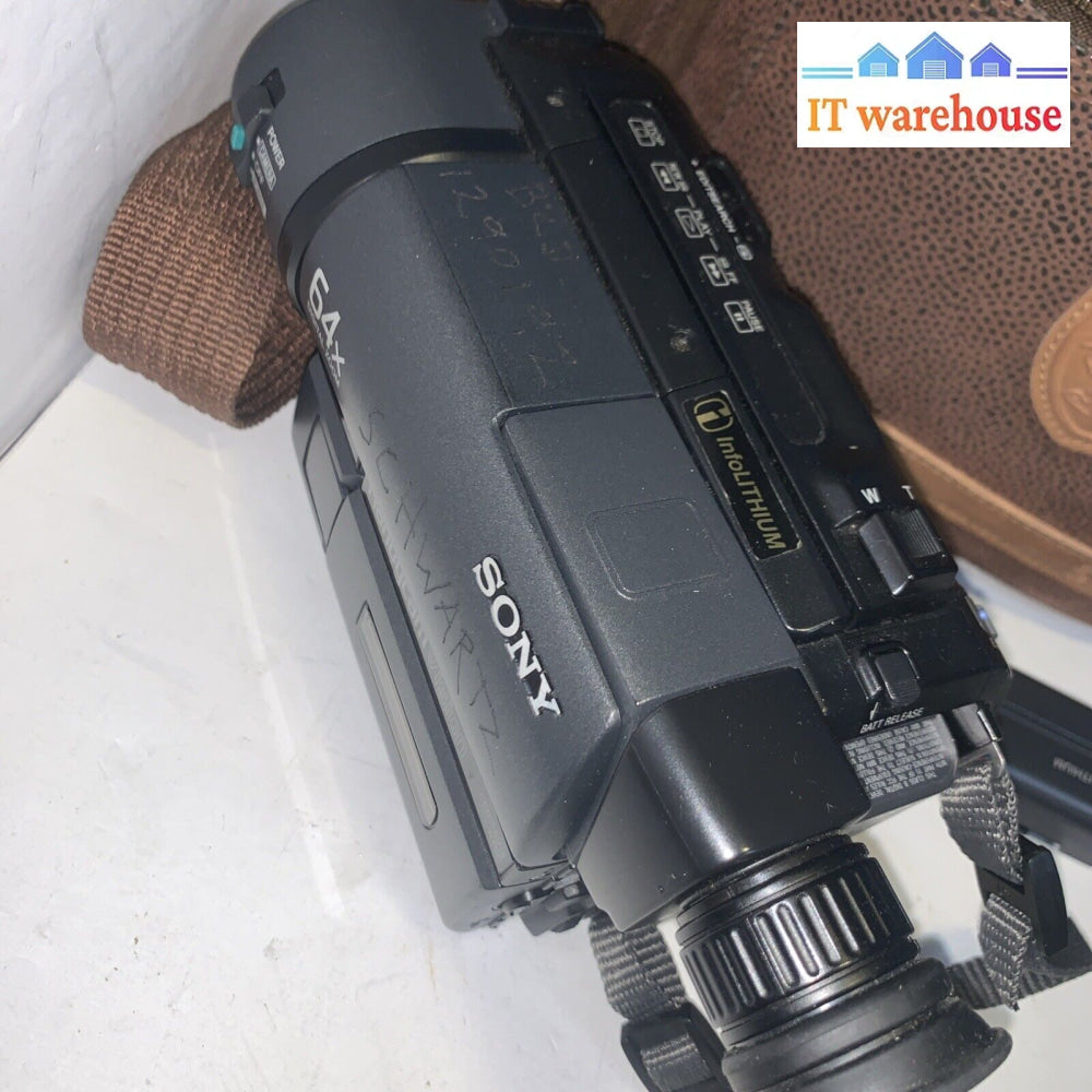 Sony Handycam CCD-TRV15 Video 8 XR 64X Camcorder With bag