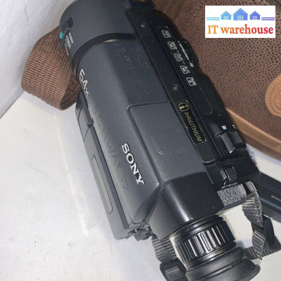 Sony Handycam CCD-TRV15 Video 8 XR 64X Camcorder With bag