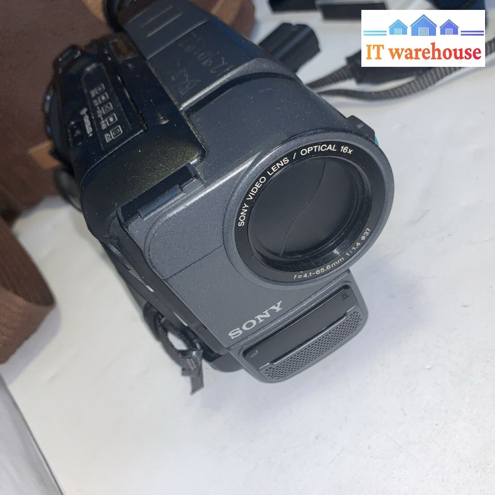 Sony Handycam CCD-TRV15 Video 8 XR 64X Camcorder With bag