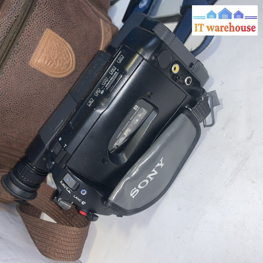 Sony Handycam CCD-TRV15 Video 8 XR 64X Camcorder With bag