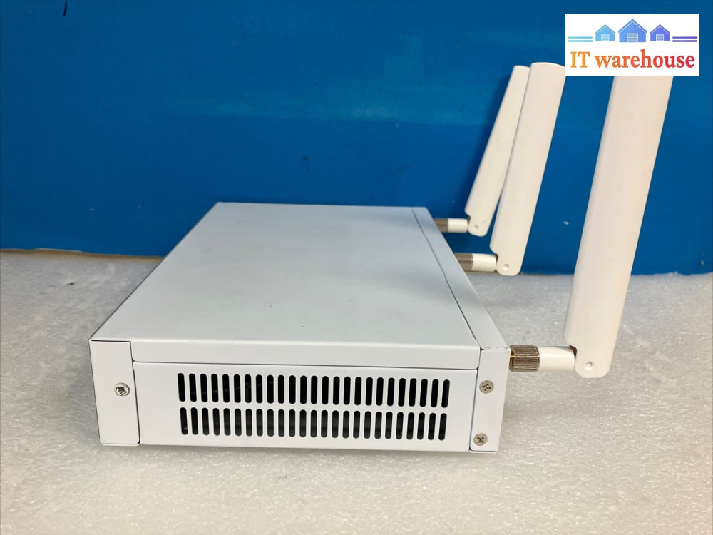 Sophos Xg 105W Vga 4-Port Network Security Appliance With Antenna & Ac Adapter ~