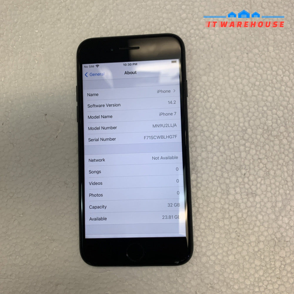 Unlocked  Apple iPhone 7 32GB - Black  (with extra)