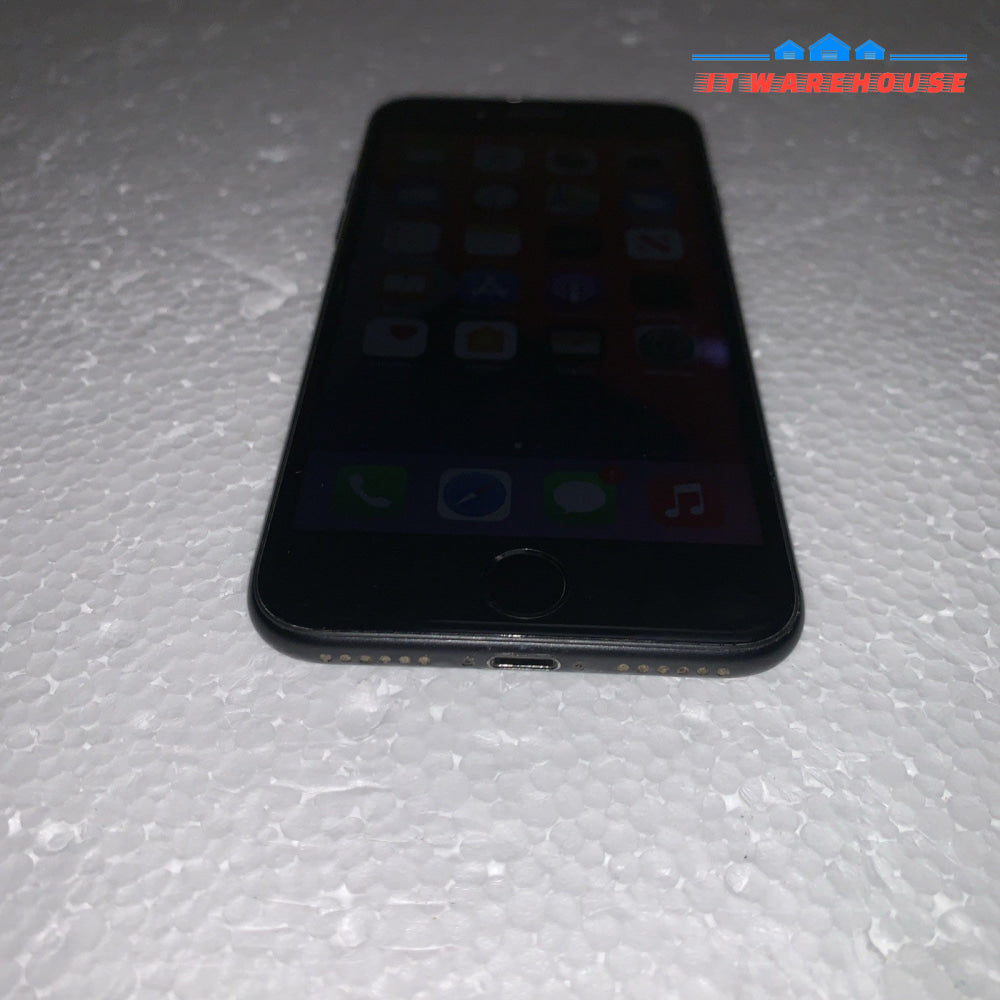 Unlocked  Apple iPhone 7 32GB - Black  (with extra)