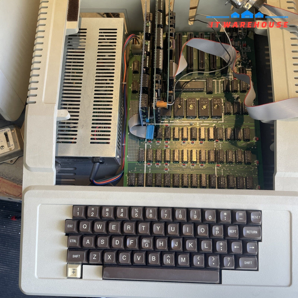 Vintage Apple computer clone (very rare) with Floppy drive, Joy stick