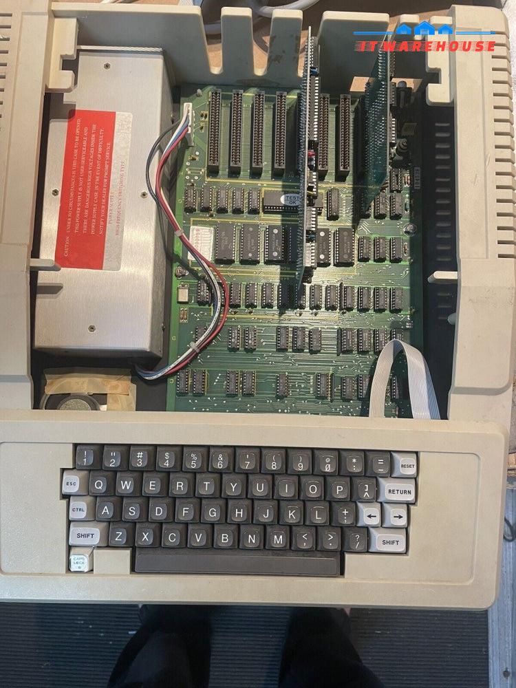 Vintage  Apple II Clone Computer  CV-777 Canadian clone