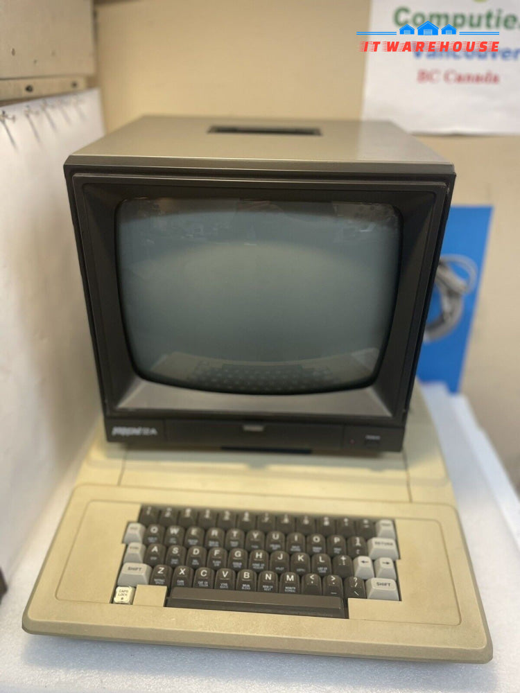 Vintage  Apple II Clone Computer  CV-777 Canadian clone