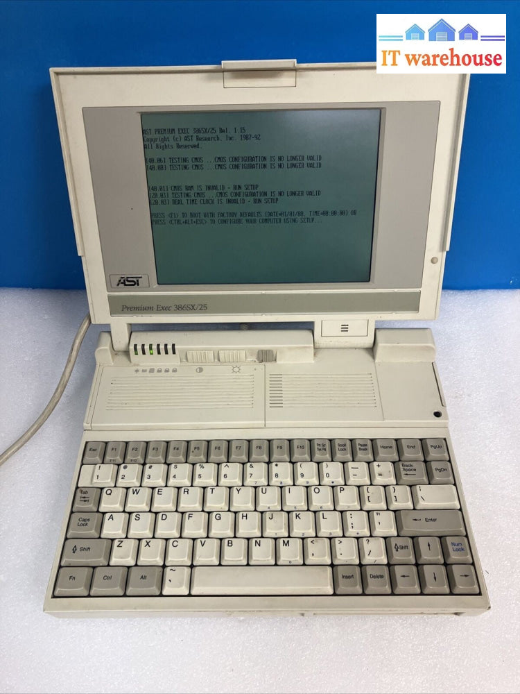 Vintage AST Premium Exec 386SX/25 Laptop Computer  (Parts or repir, display use)