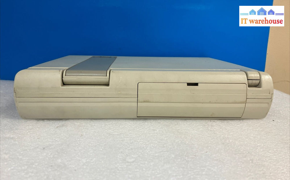 Vintage AST Premium Exec 386SX/25 Laptop Computer  (Parts or repir, display use)