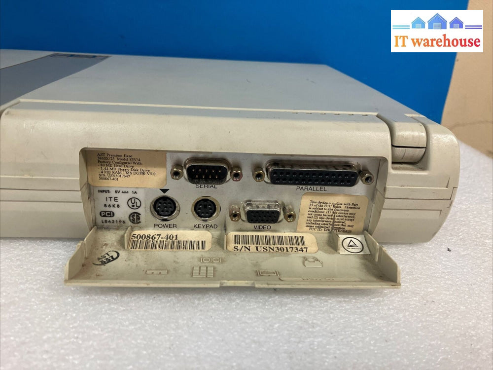 Vintage AST Premium Exec 386SX/25 Laptop Computer  (Parts or repir, display use)